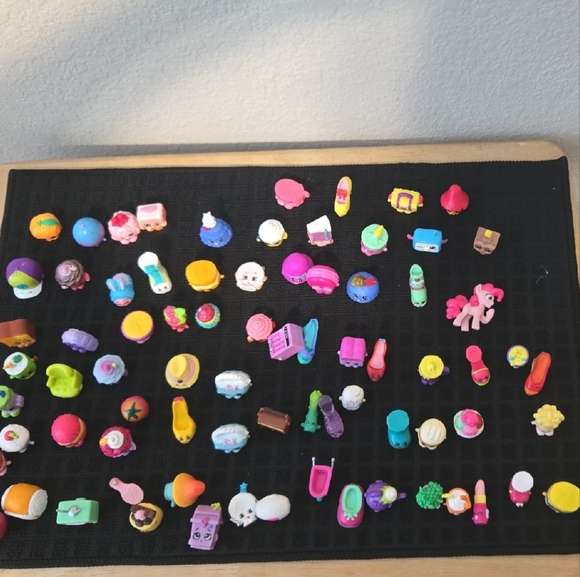 Shopkins Collection - Picture 2 of 3